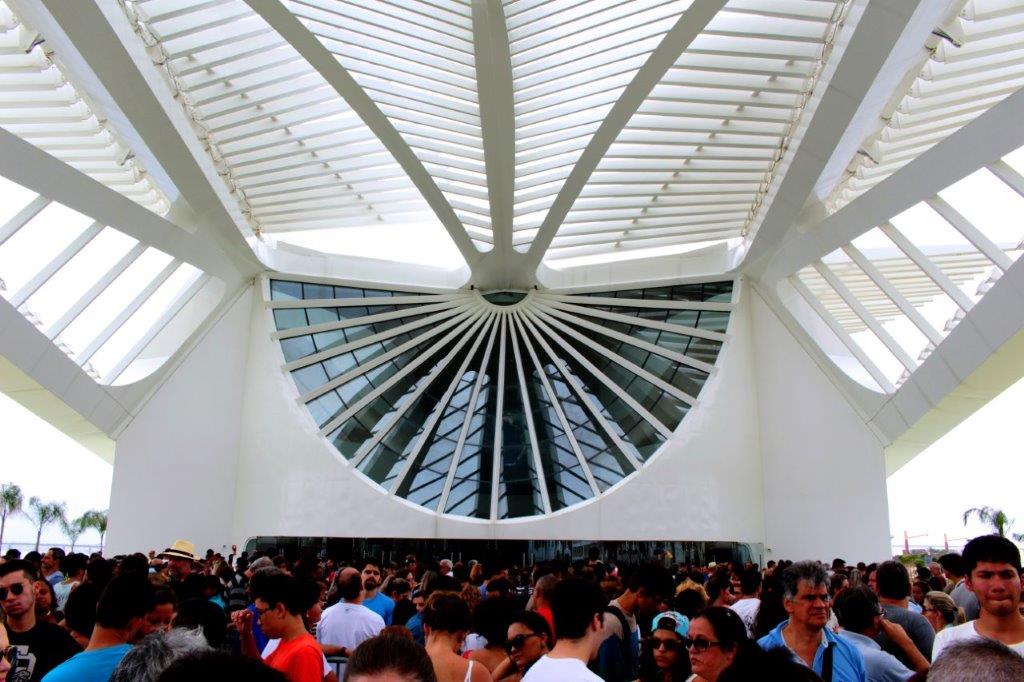Arquitetura do Museu do Amanhã é representada por traços expressivamente naturais e ao mesmo tempo, modernos (Foto: La Viagem)
