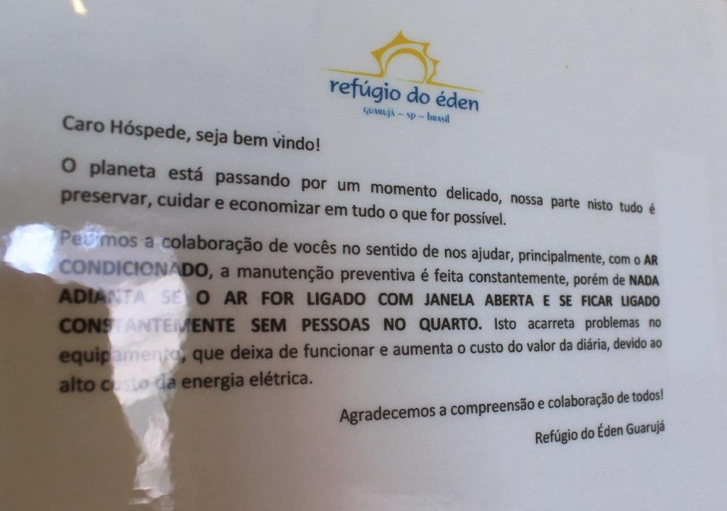 O aviso de conscientização esta em todos quartos da Pousada Refúgio do Éden no Guarujá, litoral de São Paulo (Divulgação / La Viagem)