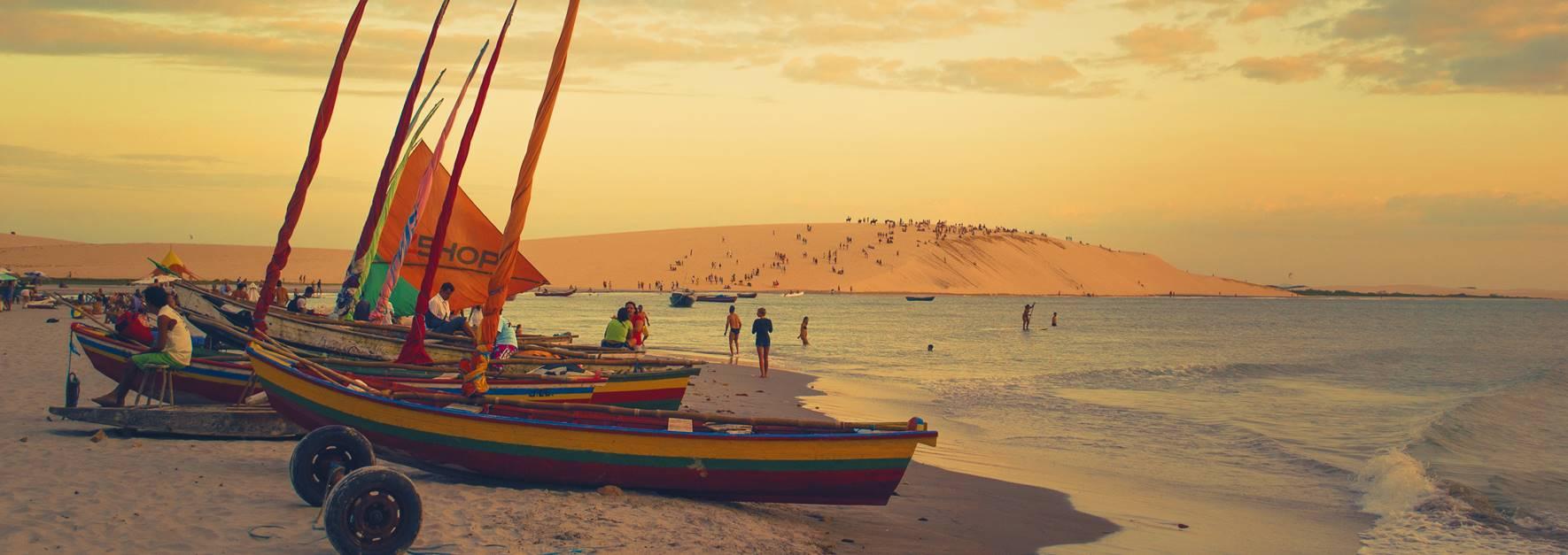 Jericoacoara está entre as dez praias mais bonitas do planeta e, apesar de sua fama correr o mundo, o ritmo de vida na antiga vila de pescadores continua o mesmo (Divulgação / Foto: Guia Brasil)
