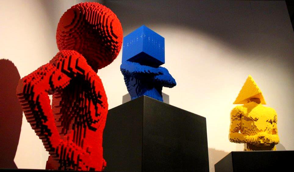 Escultura de Nathan Sawaya, na exposição A Arte de Criar com LEGO, no Parque Ibirapuera, em São Paulo. (Divulgação / La Viagem)