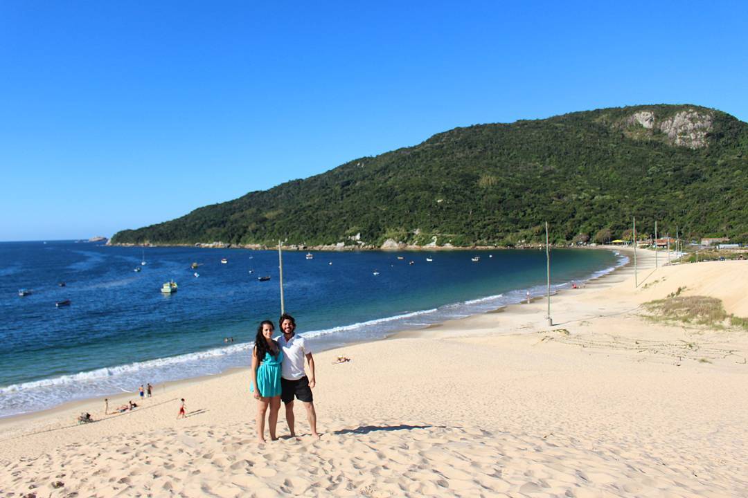 Em meio as dunas na Praia dos Ingleses na cidade de Florianópolis, em Santa Catarina (Foto: La Viagem)