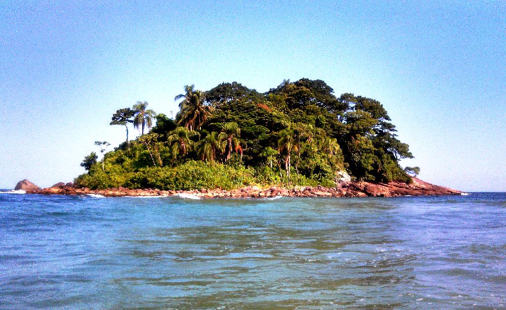 Esta ilha é um dos atrativos da praia de Tijucopava na cidade do Guarujá, litoral de São Paulo. (Foto: La Viagem)