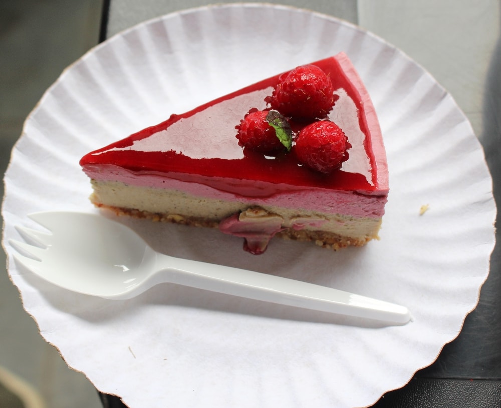 Torta vegana e crudívora no Caiçara Vegan Fest, na cidade de Santos, litoral de São Paulo (Foto: La Viagem)
