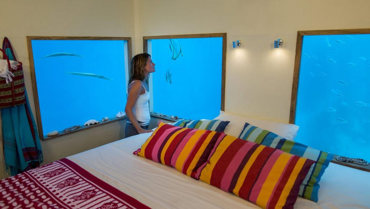 THE UNDERWATER ROOM é o único quarto subaquático do hotel The Manta Hotel, na ilha de Pamba, Tanzânia. (Divulgação / The Manta Hotel)