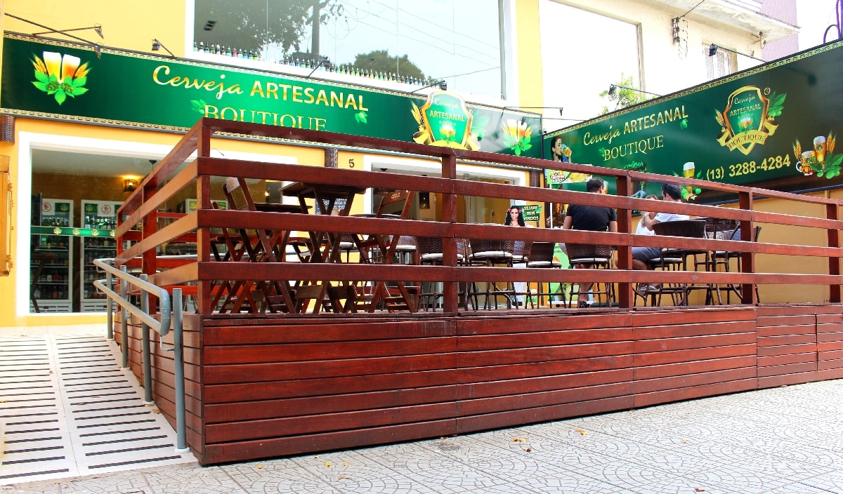 Cervejaria Artesanal Boutique situada na Rua Tolentino Filgueiras, 5, na cidade de Santos, litoral de São Paulo. (Foto e Arte: La Viagem)