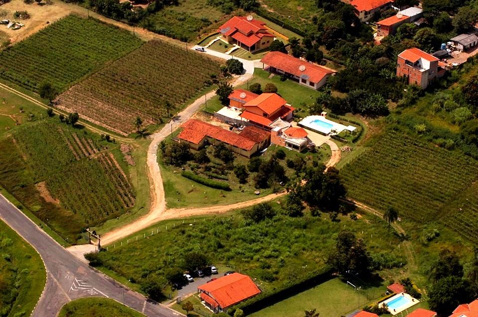 O terrítório da Adega Família Ferragut visto de cima. (Divulgação/Internet)