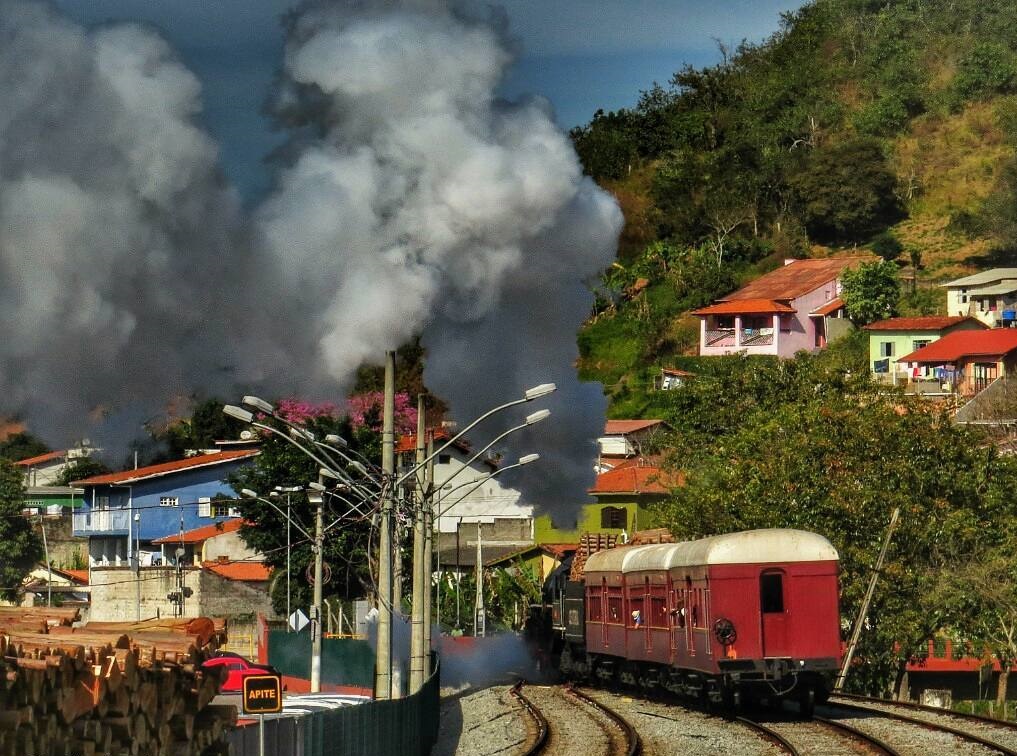 O Trem dos Ingleses que se consagra como a terceira mais antiga Maria Fumaça em funcionamento no Brasil. (Divulgação/ @tostaoabrantes)