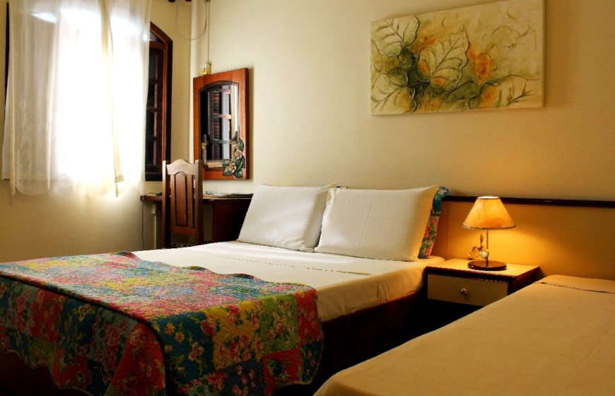 O Apartamento é uma das acomodações da Pousada Canto do Mar, no Guarujá. (Foto: La Viagem)
