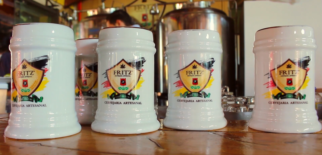 Copinhos personalizados da Cervejaria Fritz, em Monte Verde. (Divulgação: La Viagem)