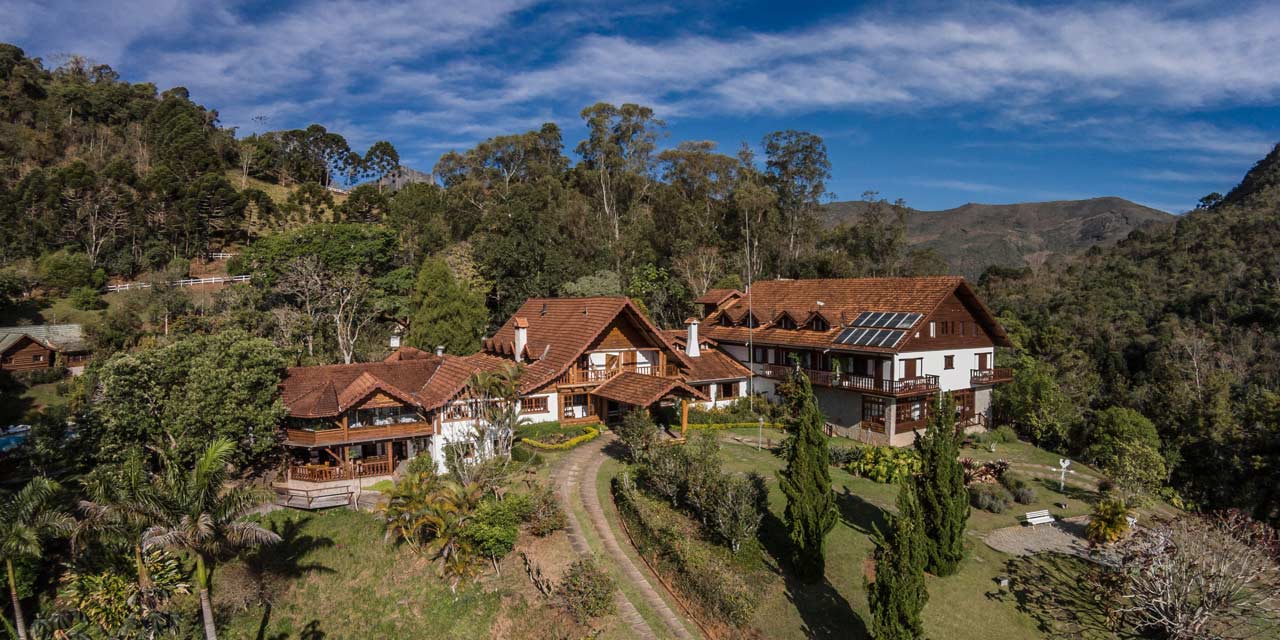 Após 40 anos anos de preservação, a Mata Atlântica cerca o Hotel Rosa dos Ventos vem sendo um local perfeito para se desconectar do mundo e relaxar no Rio de Janeiro (Divulgação/Internet)