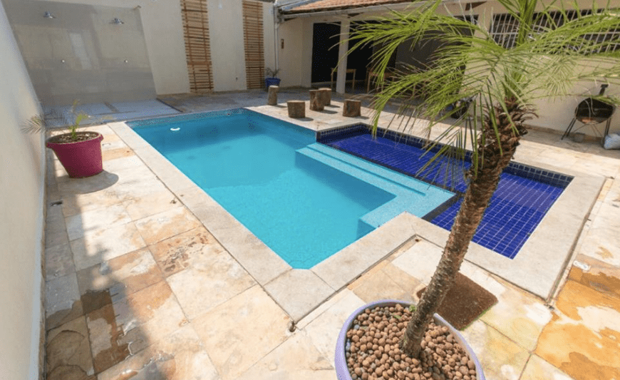 O diferencial do Manga Hostel é sem dúvidas a piscina, que é um verdadeiro convite para se refrescar do calor escaldante de Belém. (Divulgação / Nomades Digitais)