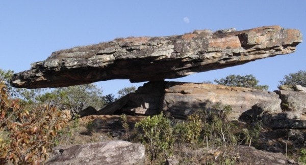 Pedra do Chapéu, encontra-se a pouco mais de 6 quilômetros do centro de Cristalina. (Divulgação/Internet)