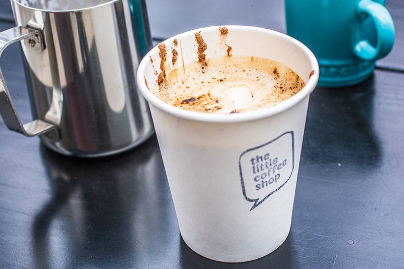 O café oferece várias opções de bebidas, entre elas o capuccino.(Divulgação: Internet)