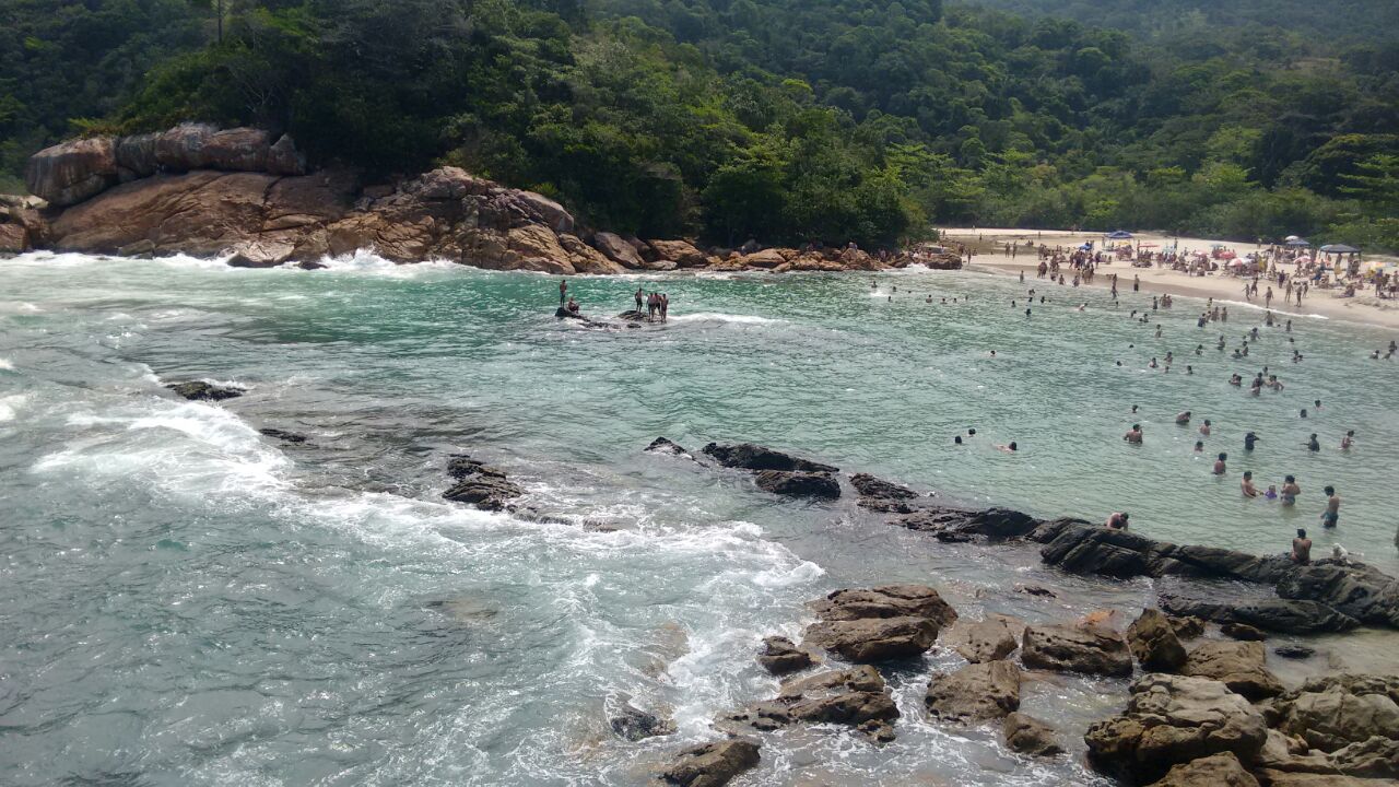 Praia do Meio na Vila Trindade, na cidade de Paraty,  Rio de Janeiro. (Foto: Thiago Tucunduva)