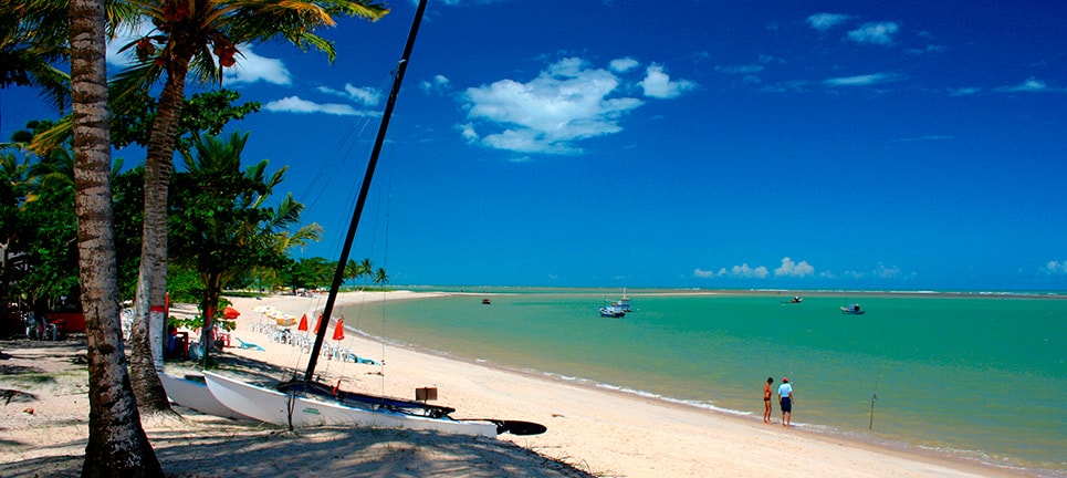 Santa Cruz Cabrália é a praia perfeita para relaxar na Bahia. (Divulgação: Internet)-min