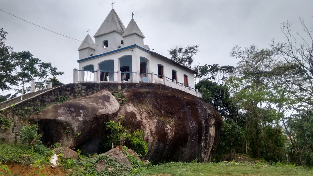 Uma Igreja construída em cima de uma pedra pode ser visitada perto do Poço do Tarzan e da Cachoeira do Tobogã. (Foto: Thiago Tucunduva)
