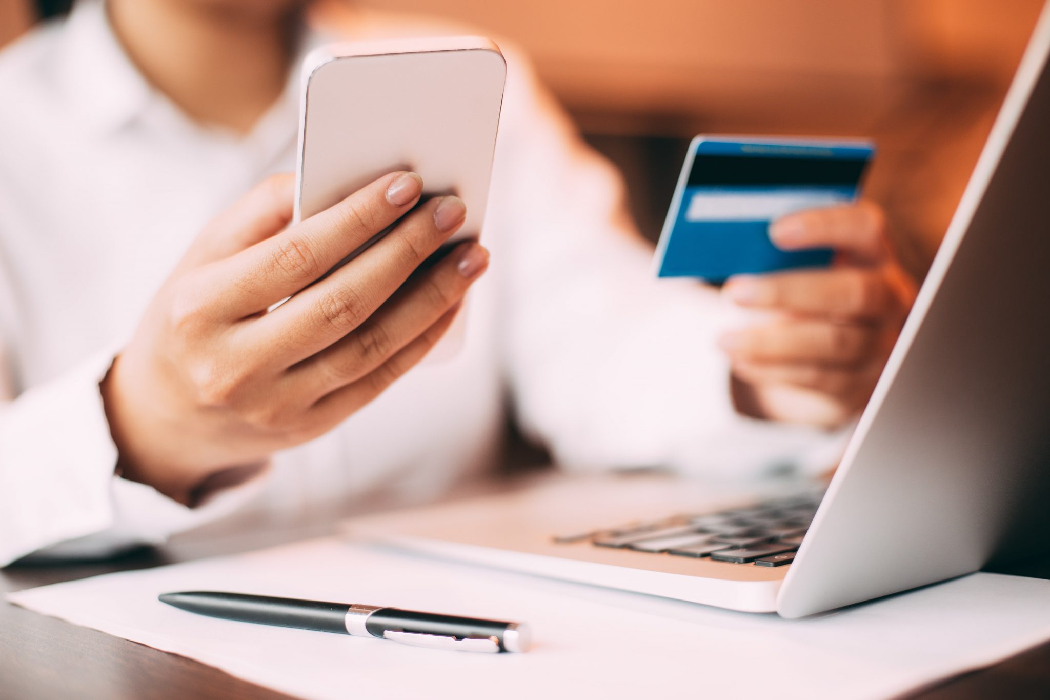 Calcular taxas para transferências bancárias na hora da viagem pode ser mais fácil. (Divulgação/Internet)