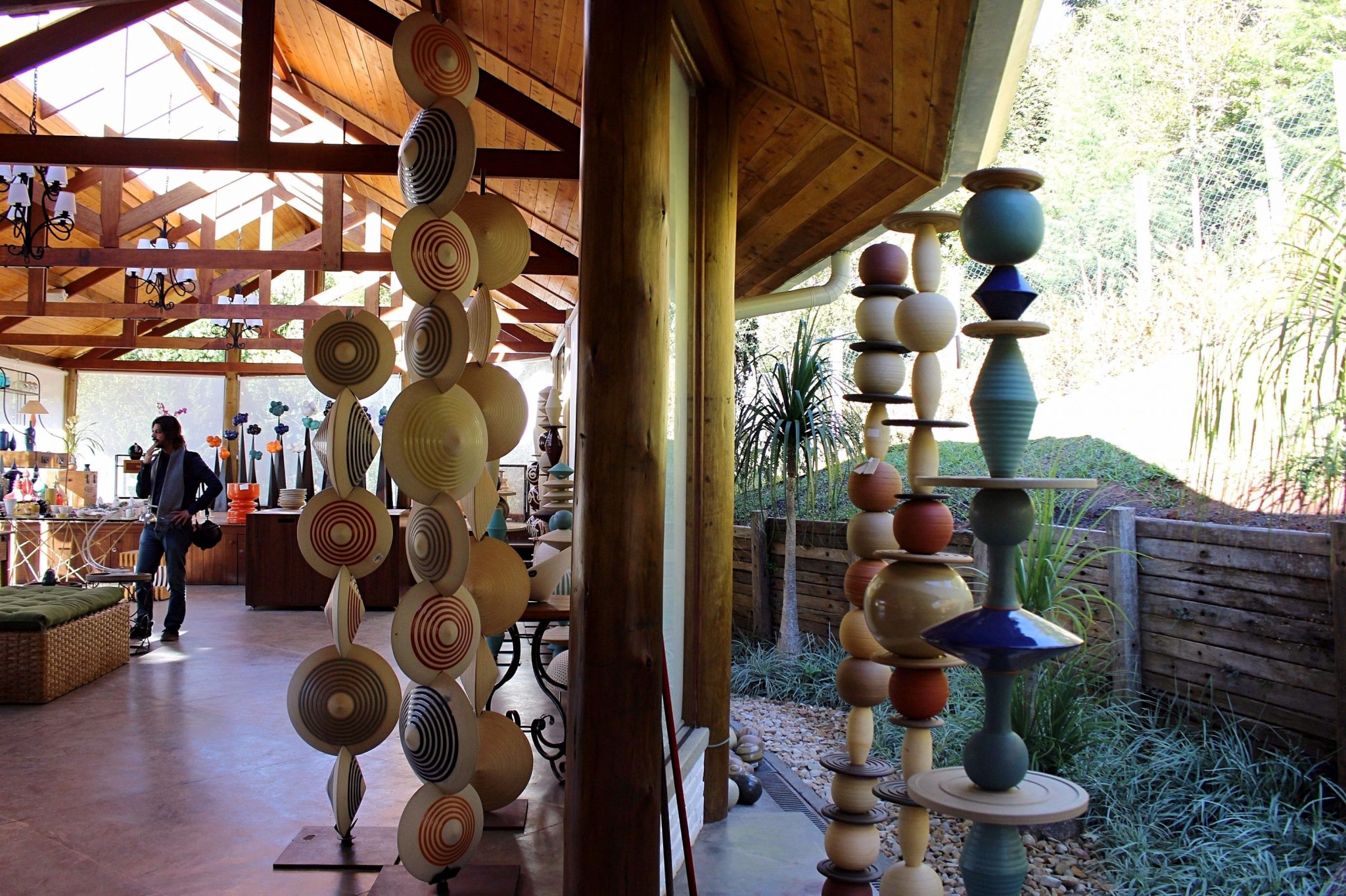 A arquitetura da galeria Unger’s Pottery House mescla natureza e sofisticação. (Foto: La Viagem)