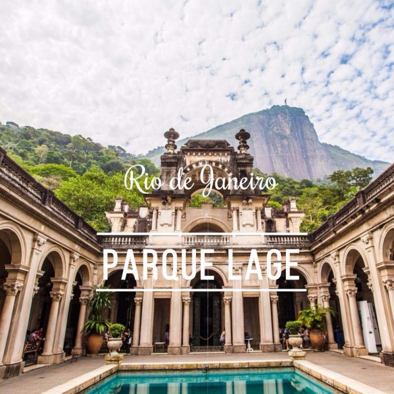 O café é realizado no pátio central da mansão, à beira da piscina. (Divulgação/Internet)