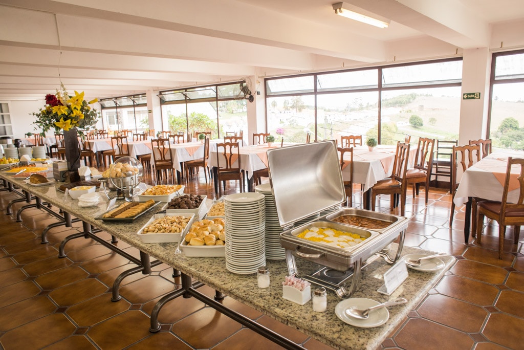 Café da manhã no Vale do Sol, em Serra Negra.