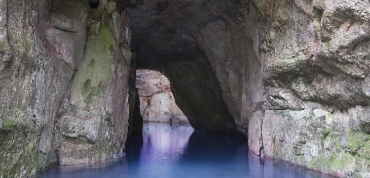 Um dos passeios mais bonitos da Chapada dos Guimarães leva à caverna Aroe Jari. (Divulgação / Foto: Férias Brasil)
