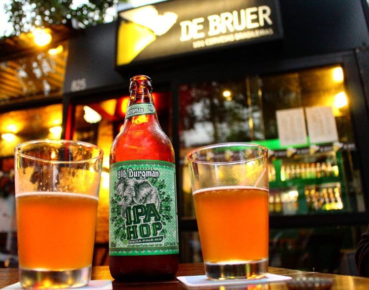 Um brinde à cerveja artesanal e a culinária caseira. Conheça o De Bruer Bar