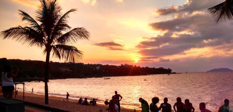 Pôr-do-sol na Praia Grande, é um dos mais bonitos de Ilhabela (Foto: La Viagem)