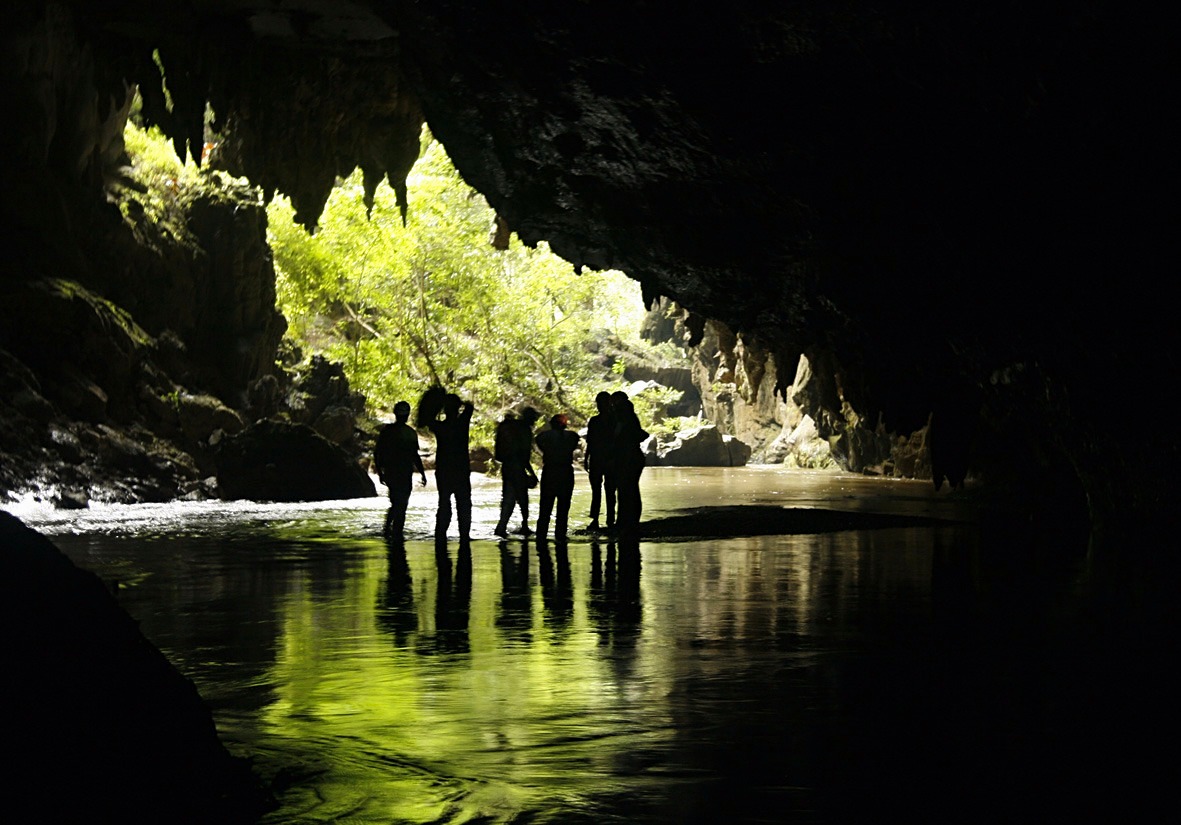 Entrada da Caverna Água Suja já mostra que o percurso é com aventura (Divulgação / Internet)