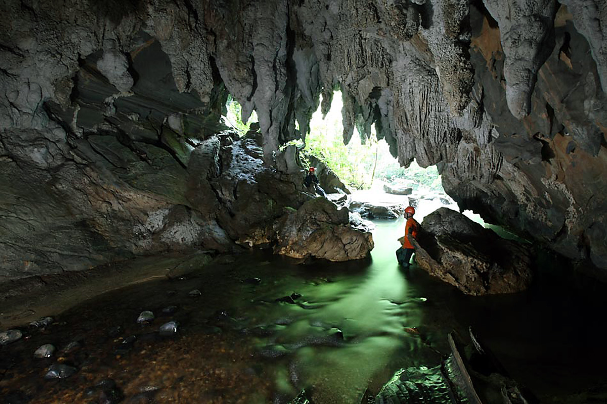Entrada da Caverna Água Suja já mostra que o percurso é com aventura (Divulgação / Internet)