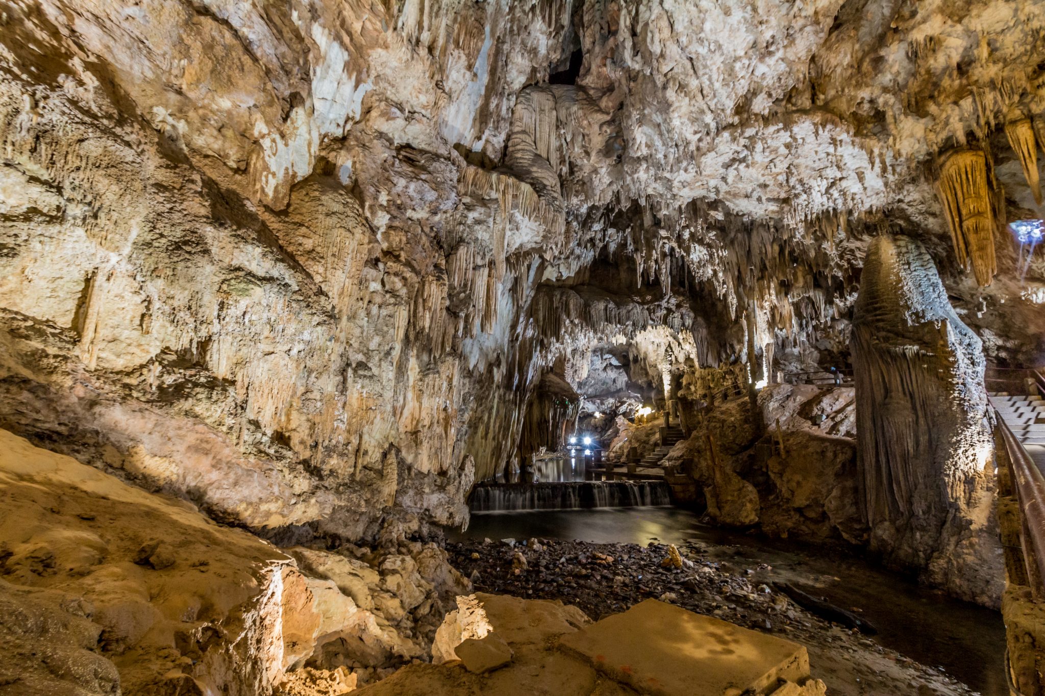 A famosa arquitetura de espeleotemas da Caverna do Diabo, em Eldorado, no Vale do Ribeira (Divulgação / Internet)