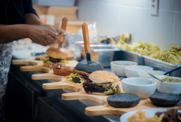 The Five’s: Inaugura a nova Steakhouse do Guarujá. Confira na íntegra da entrevista com o Chef Danilo Benini