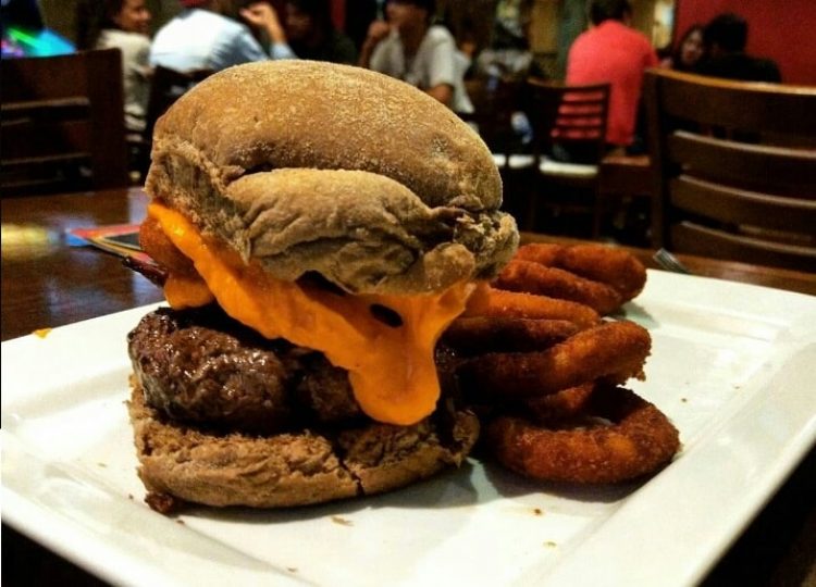 Hamburguerias que você precisa visitar e amar na Baixada Santista