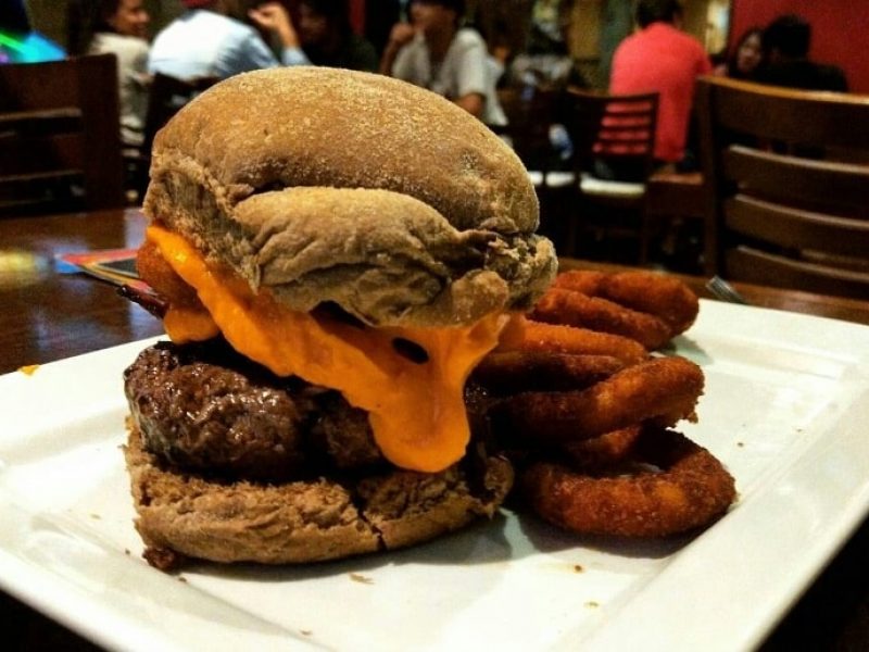 Hamburguerias que você precisa visitar e amar na Baixada Santista